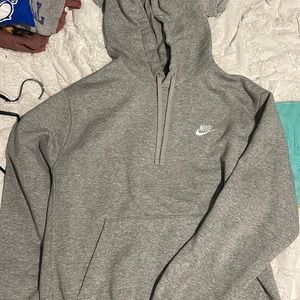 Women’s Nike Large sweatshirt, only worn a couple times, super nice quality!!
